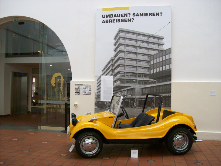 Ein Bild aus der Fotoausstellung im Landesmuseum „Brutal Modern“ im vergangenen Jahr. Hier die Schautafel zum Rathaus-Neubau.