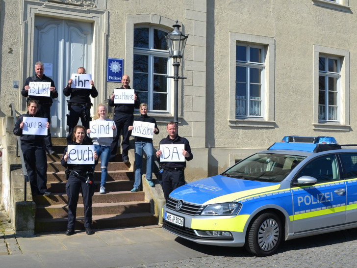 Die Polizei Schöningen unterstützt die Aktion #ZuhauseBleiben.