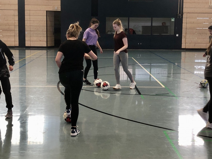 Die Mädchen hatten Spaß beim Fußballtraining.