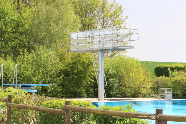 Baden im Grünen - das Freibad Dettum erwacht aus dem Winterschlaf. 