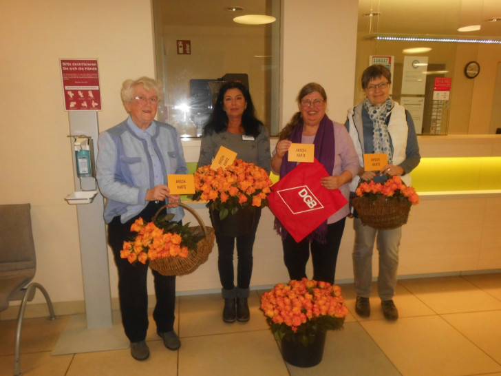 Von links: Ingrid Koch, ver.di, Christine Leckelt, Betriebsratsvorsitzende, Nanni Rietz-Heering, Vorsitzende DGB-Kreisfrauenausschuss Peine, Gabi Mierse, GEW.
