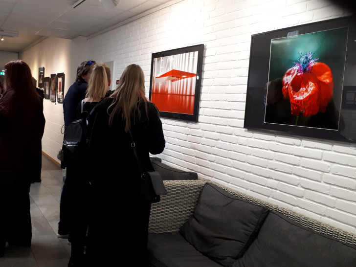 Die Ausstellung „Rot“ der Fotowerkstatt der KVHS Gifhorn.