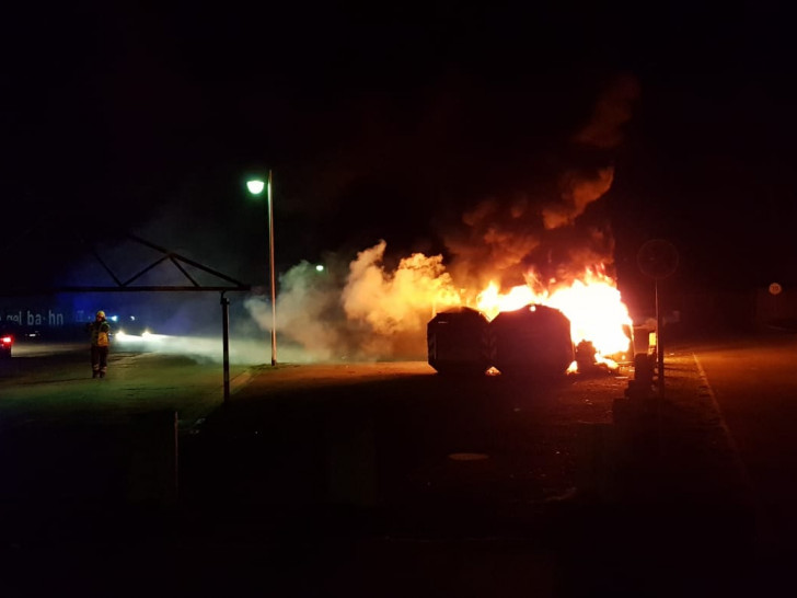 Die beiden Container standen in Flammen.