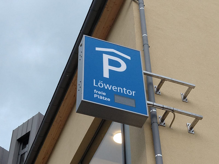 Im Parkhaus im Löwentor findet man derzeit immer einen freien Parkplatz. (Archivbild)