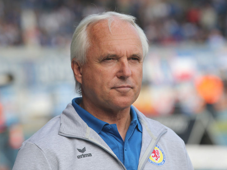Eintrachts Sportdirektor Peter Vollmann sieht mit dem Maßnahmenpaket des DFB in der Coronakrise auch Probleme auf die Vereine zukommen.
