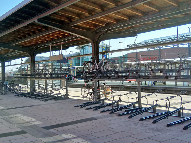 Die neuen Fahrradabstellplätze am Wolfenbütteler Bahnhof.