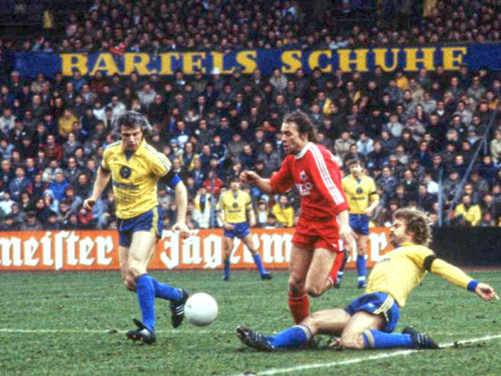 Goldene Zeiten: Bayerns Wolfgang Kraus gegen die Löwen Günter Keute (re.) und Reiner Hollmann.