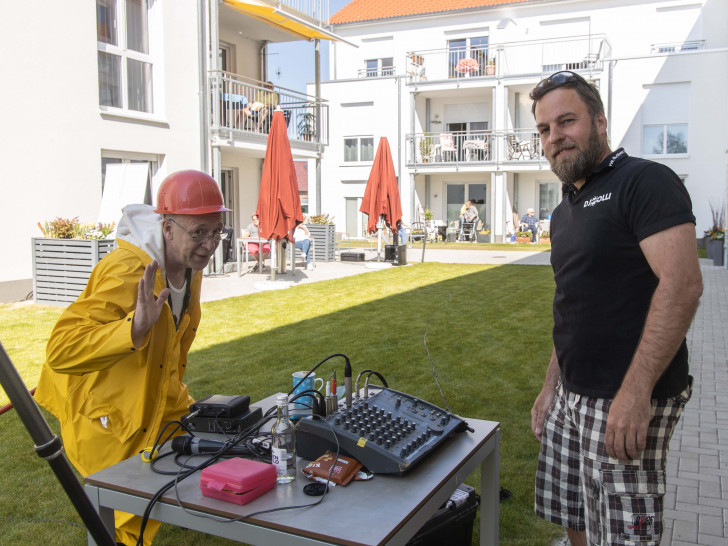  Thomas Chrysochoides (Manni, rechts) und Oliver Berkhan (DJ Olli) sorgen für Unterhaltung.