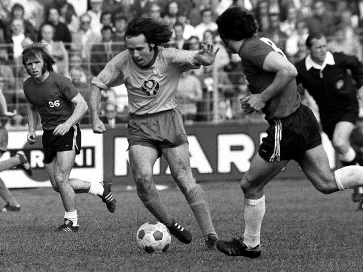 26. Mai 1973: Ludwig Brüdl beim 3:2-Sieg im Derby gegen Hannover am Ball.