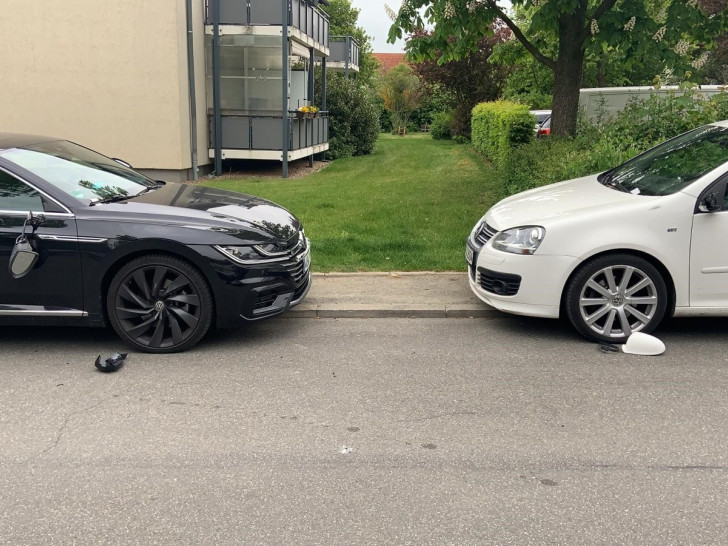 Die beschädigten Autos.