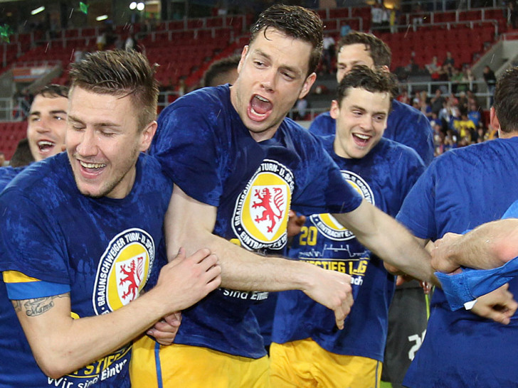 Aufstiegsheld von 2013 und zweifacher Bundesligaspieler: Matthias Henn (Bildmitte).