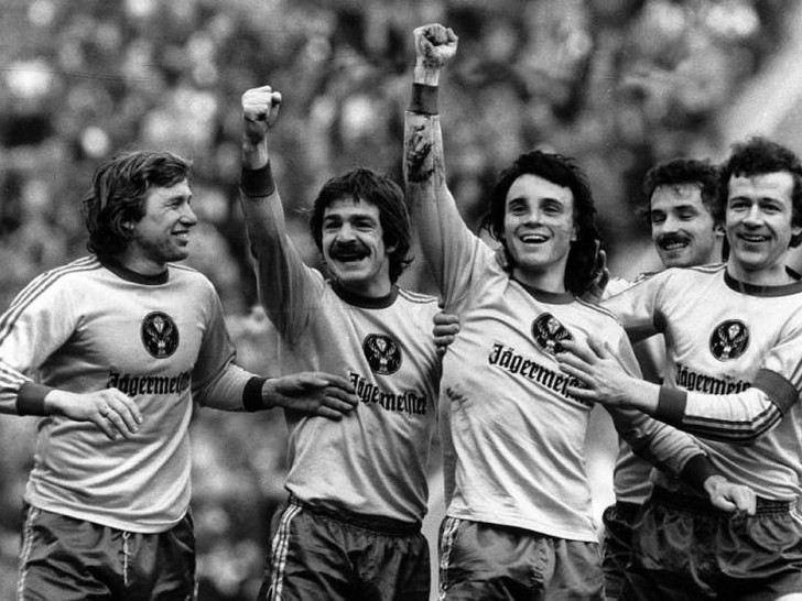 Genau wie dessen Mitspieler Dieter Zembski, Wolfgang Frank und Friedhelm Häbermann feiern wir diesmal den Rekordlöwen Franz Merkhoffer!