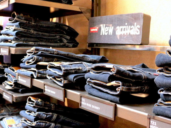 Große Auswahl an Marken-Jeans im Hosen und Jeans Haus Wolfenbüttel.