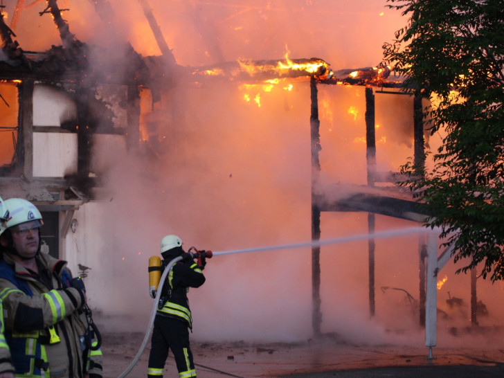 Ende Mai brannte ein Fachwerkhaus in Grasleben ab. Hat dies etwas mit der VW-Abhöraffäre zu tun? 