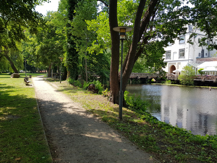 Ein Blick vom Schlosspark auf das Schloss. 