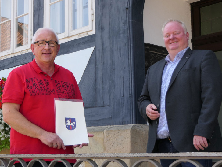 Horst-Dieter Lippert (l.) und Amtsleiter Bürgeramt/Öffentliche Sicherheit Jörn Illemann.