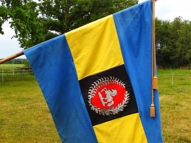 Am Todestag des "Schwarzen Herzogs" wird die Fahne des Feldkorps geweiht.