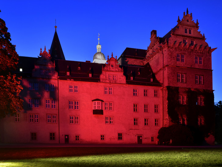 Im Rahmen der "Earth Hour" geht auch am Schloss in Wolfsburg das Licht aus.