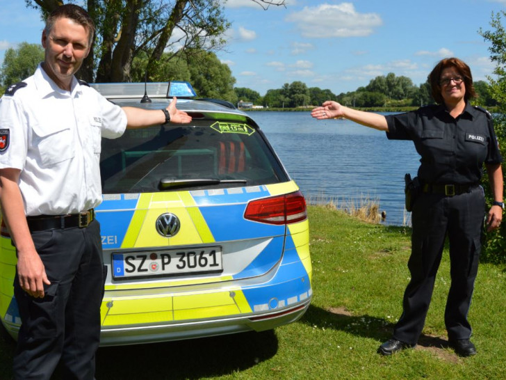 Die Aufkleberaktion, an der auch die Polizei Salzgitter teilnimmt.