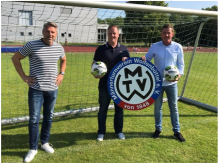 Bild von links: MTV-Sportkoordinator Fußball, Michael Nietz, Stefan Gehrke und Hannes Deicke. 