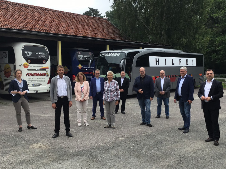 Der Arbeitskreis Wirtschaft der SPD-Landtagsfraktion um Dr. Christos Pantazis und Jörn Domeier besuchte das Reisebusunternehmen Fuhrmann in Rennau.