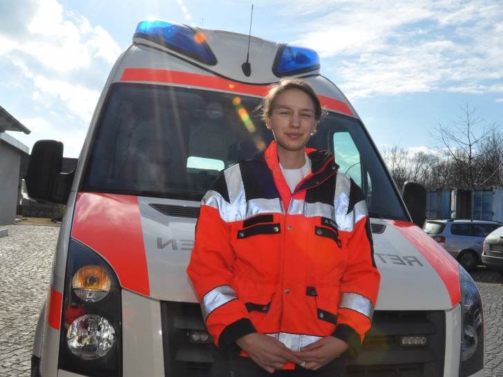 Während ihres Freiwilligen Jahres entdeckte Anne Waldmann die Begeisterung für den Rettungsdienst und ließ sich später zur Notfallsanitäterin ausbilden.