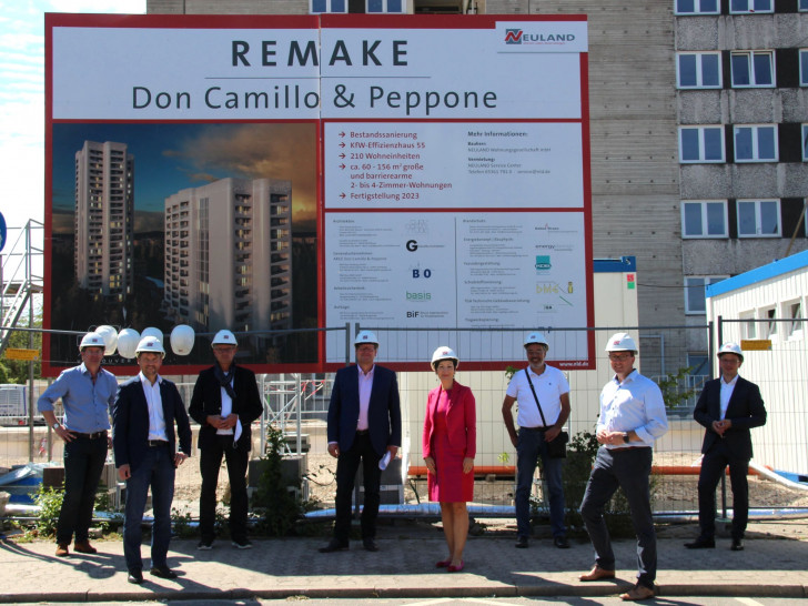 Der SPD-Arbeitskreis lässt sich die Besonderheiten des Projektes Don Camillo & Peppone in Wolfsburg zeigen.