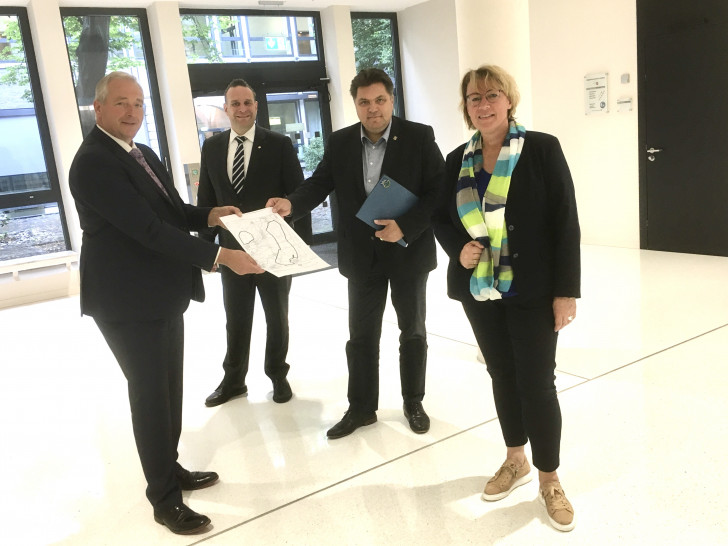 V. l. n. r.: Frank Oesterhelweg, Oliver Schatta, Uwe Schäfer und Barbara Otte-Kinast.