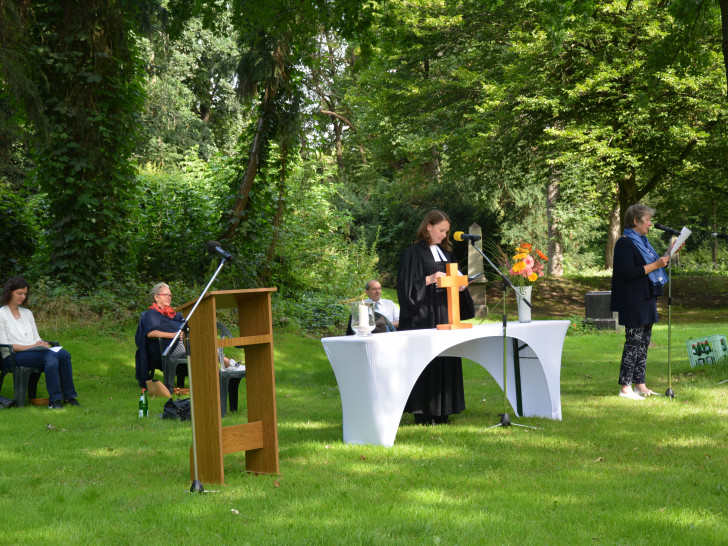 Heidrun Gunkel gestaltete gemeinsam mit Kirchenvorstehern den Gottesdienst.