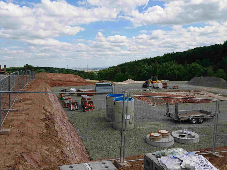 Vorbereitung des Bohrplatzes für die Bohrung Remlingen 10 im Sommer 2020.