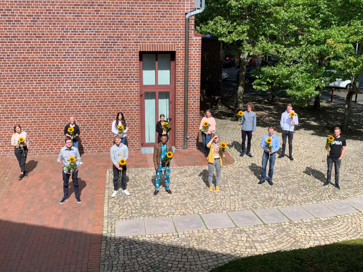 Beim Landkreis Goslar sind 13 neue Auszubildende, Studierende und Jahrespraktikanten in das Berufsleben gestartet. 