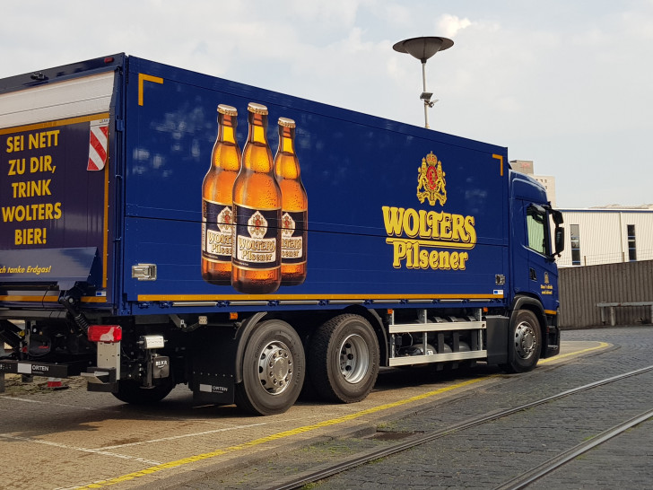 Einer der neuen Erdgas-LKW der Braunschweiger Brauerei Wolters. 