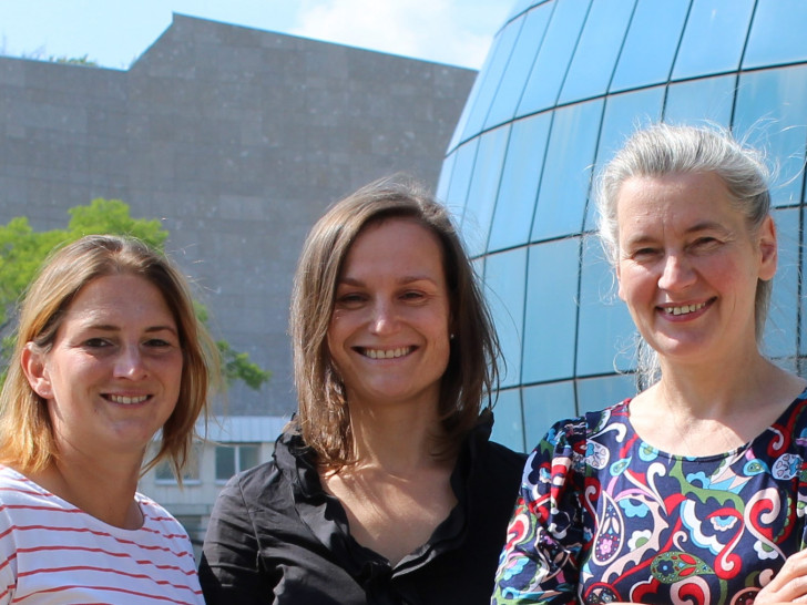 Das Team der EUTB Wolfsburg freut sich über die Nachricht aus Berlin: (von links) Nicole Tietz, Brid Rethfeld und Ina Sturm.