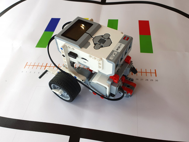 Bei der Ferienaktion "Robo-Wars" im Jugendhaus X-trem erweckten die teilnehmenden Jugendlichen ihre Roboter zum Leben. 