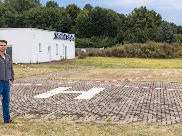 Bis diese gepflasterte Fläche auf dem Gelände von Fliesenlegermeister Sascha Krause endlich kein Flugplatz mehr war, musste viel geschehen. (Archivbild)