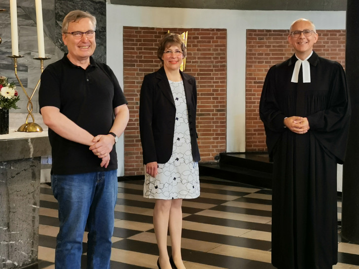 v.l.n.r.: Gunter Schuller, Dr. Karin Just und Superintendent Christian Berndt.