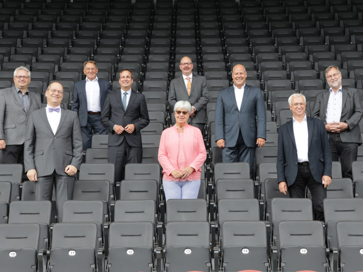 Der neue und wiedergewählte Vorstand des Arbeitsausschuss Tourismus Braunschweig e. V. mit ehemaligen Mitgliedern und Geschäftsstellenleitung: Stephan Lemke, Joost Smeulders (ehemaliges Vorstandsmitglied), Wieslaw Puzia, Matthias Harlfinger, Friederike Harlfinger (ehemaliges Vorstandsmitglied) Karsten Zjaja, Carsten Graf, Edgar Wernhardt (Geschäftsstellenleiter), Joachim Wrensch (v. li. ). 