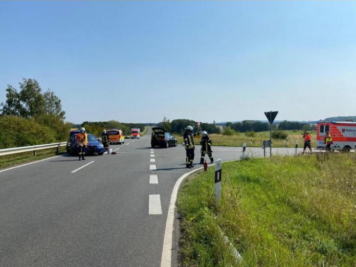 Die Unfallstelle wurde durch die Feuerwehr abgesichert.