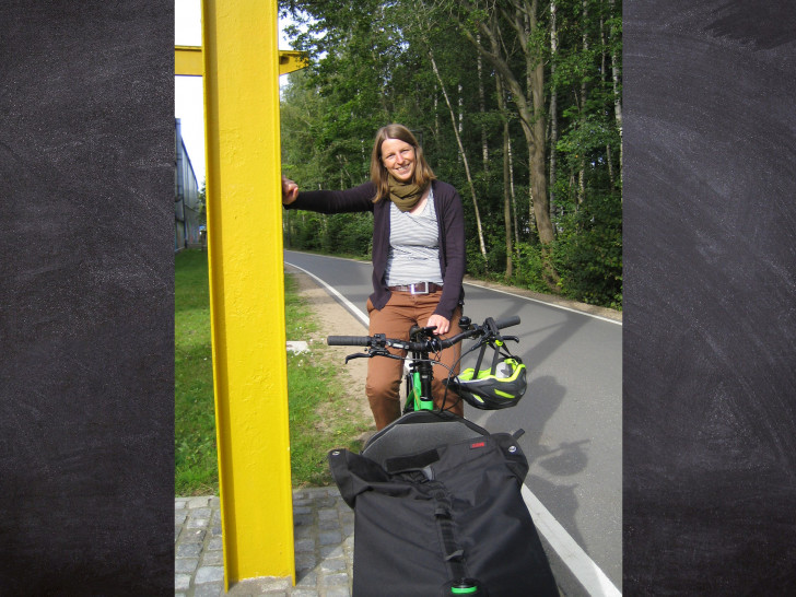 Dr. Jana Kühl auf der Veloroute 10 in Kiel. Die 35-Jährige wird zum 1. November als bundesweit erste Professorin für Radverkehrsmanagement an der Ostfalia Hochschule für angewandte Wissenschaften ernannt.
