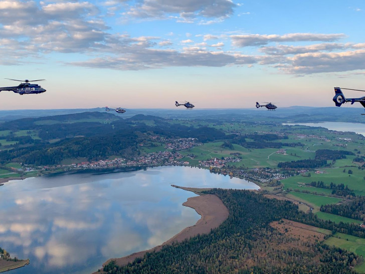 20 Piloten machten sich in zehn Hubschraubern zu ihrem Ausbildungsflug auf. Gifhorn war einer der Landungspunkte. 