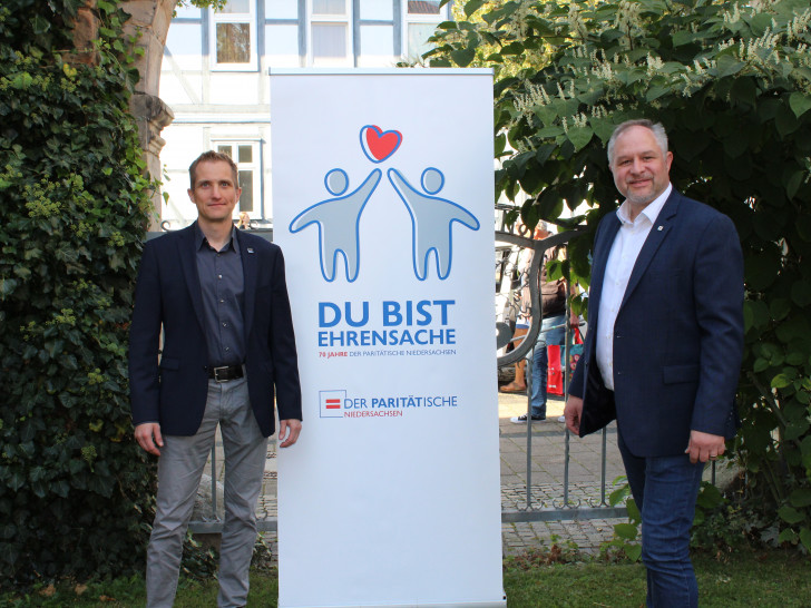 Sven Dickfeld (links) übergibt die Geschäftsführung des Paritätischen Kreisverbandes Goslar-Seesen zum 1. Oktober an Dr. Volker Bullwinkel.
