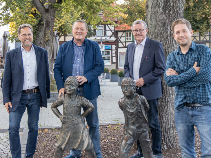 Ulf Below, Michael Letter, Wilhelm Schmidt und Kevin Kühnert auf dem Marktplatz in Salzgitter Bad. 