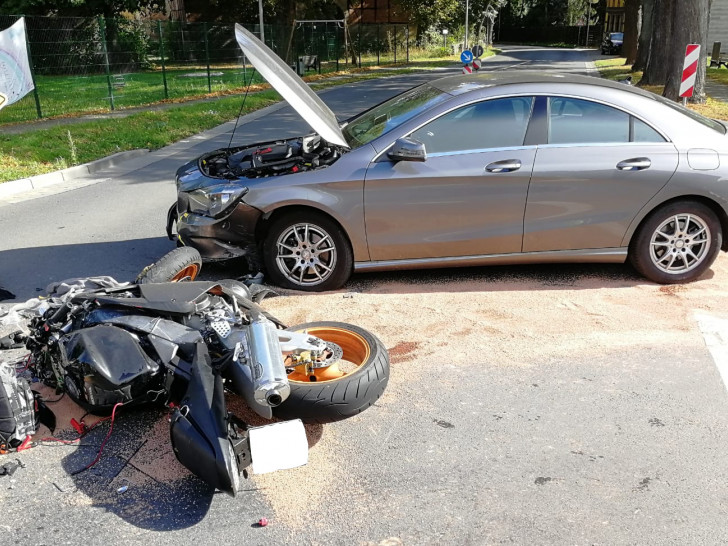 Der Motorradfahrer wurde lebensgefährlich verletzt.