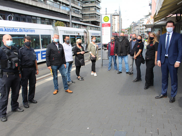 Polizei, BSVG und der Ordnungsdienst der Stadt führen zukünftig gemeinsame Kontrollen in den Bussen und Bahnen durch, um die Maskenpflicht durchzusetzen.