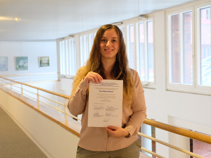 Mona Krüger wurde von der Prohete-Stiftung für ihr hervorragendes Prüfungsergebnis ausgezeichnet.