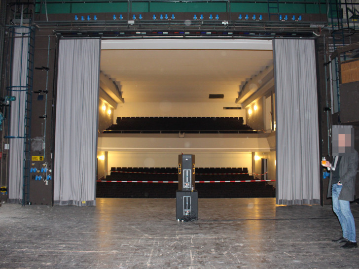 Nach dem Umbau wird die Bühne geschlossen sein, hier werden Räume eingerichtet. Die Decke des Theatersaals wird entfernt und macht einem offenen Innenhof Platz. (Archivbild)