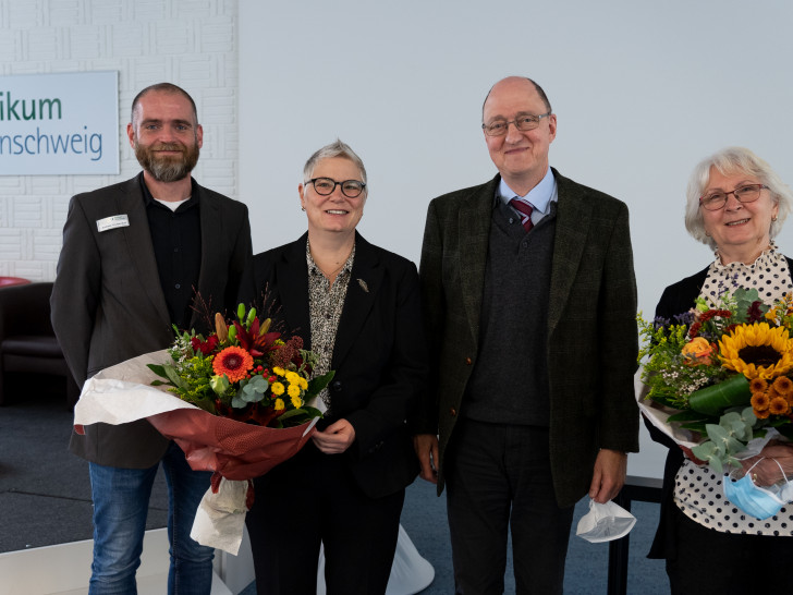 Von rechts: Dorothea Bahr, Prof. Dr. Wolfgang Hoffmann, Sylvia Siemens und Andreas Grußendorf.