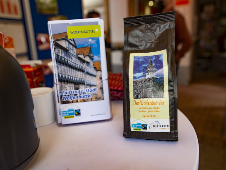 Im Weltladen und an der Tourist-Information kann künftig der Wolfenbütteler Fairtrade-Kaffee gekauft werden. Er feierte am heutigen Freitag beim Tag des fairen Kaffees seine Premiere.