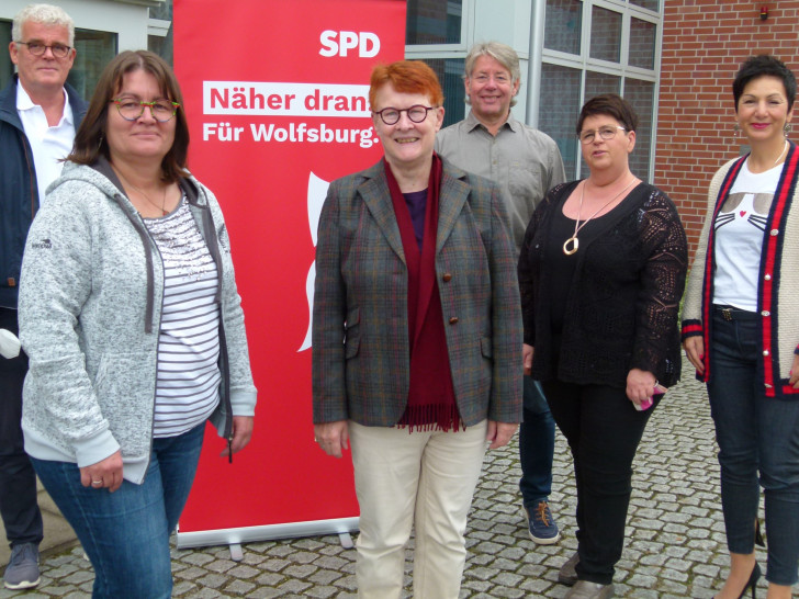 (von links) Ralf Krüger, Iris Schubert, Dr. Christa Westphal-Schmidt, Hans-Georg Bachmann und Kerstin Struth wurden jetzt während der Klausurtagung der SPD-Ratsfraktion in den Fraktionsvorstand gewählt. SPD-Unterbezirks-Vorsitzende Immacolata Glosemeyer (rechts) verstärkt kraft Amtes die Vorstandssitzungen.