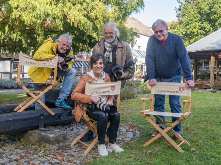 Die vier Fotografen Jennifer Kampani (vorne), Rudolf Karliczek, Siegfried Krause und Rolf Großjohann (v. li.).